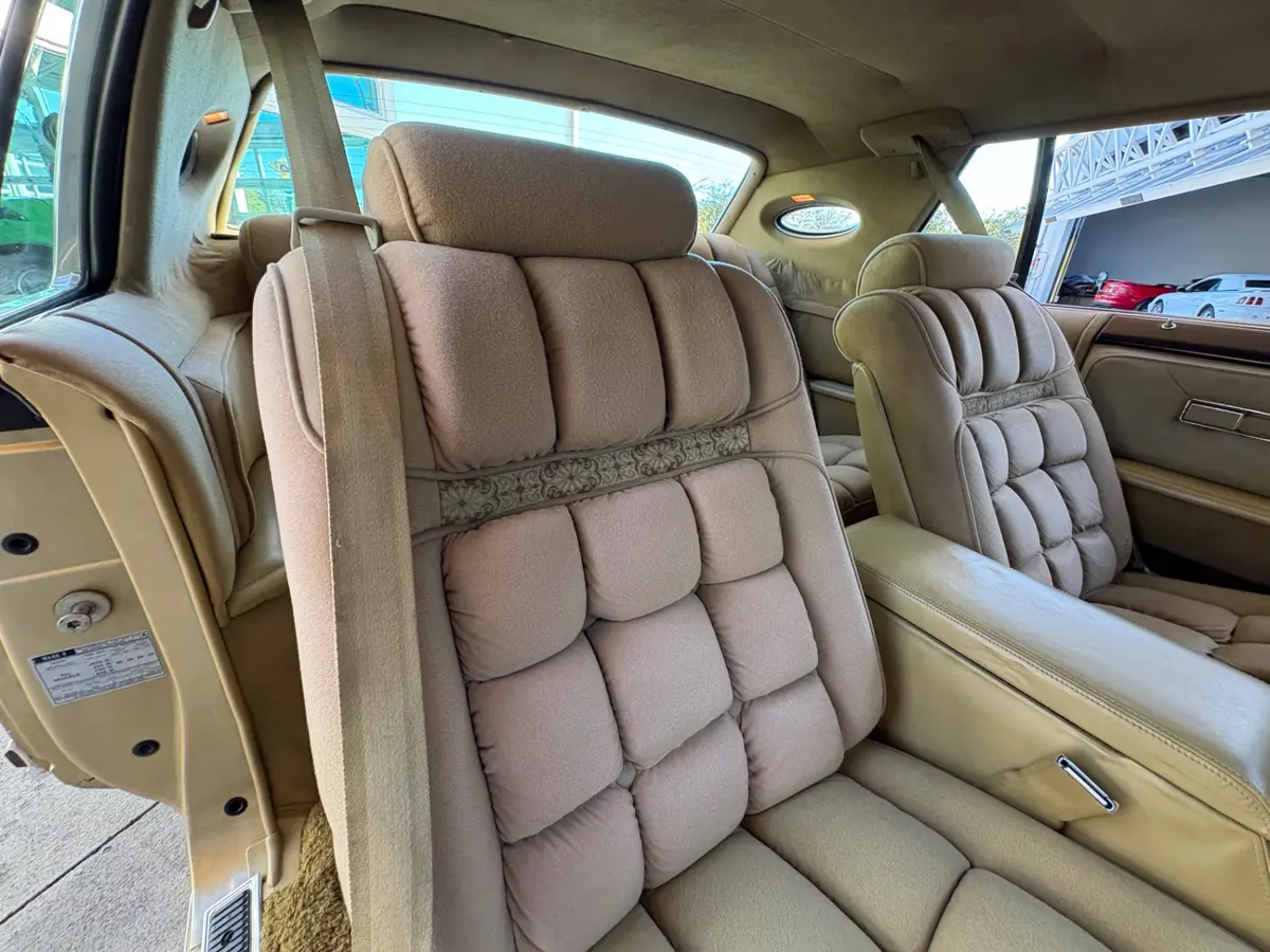 Vehicle photo 43