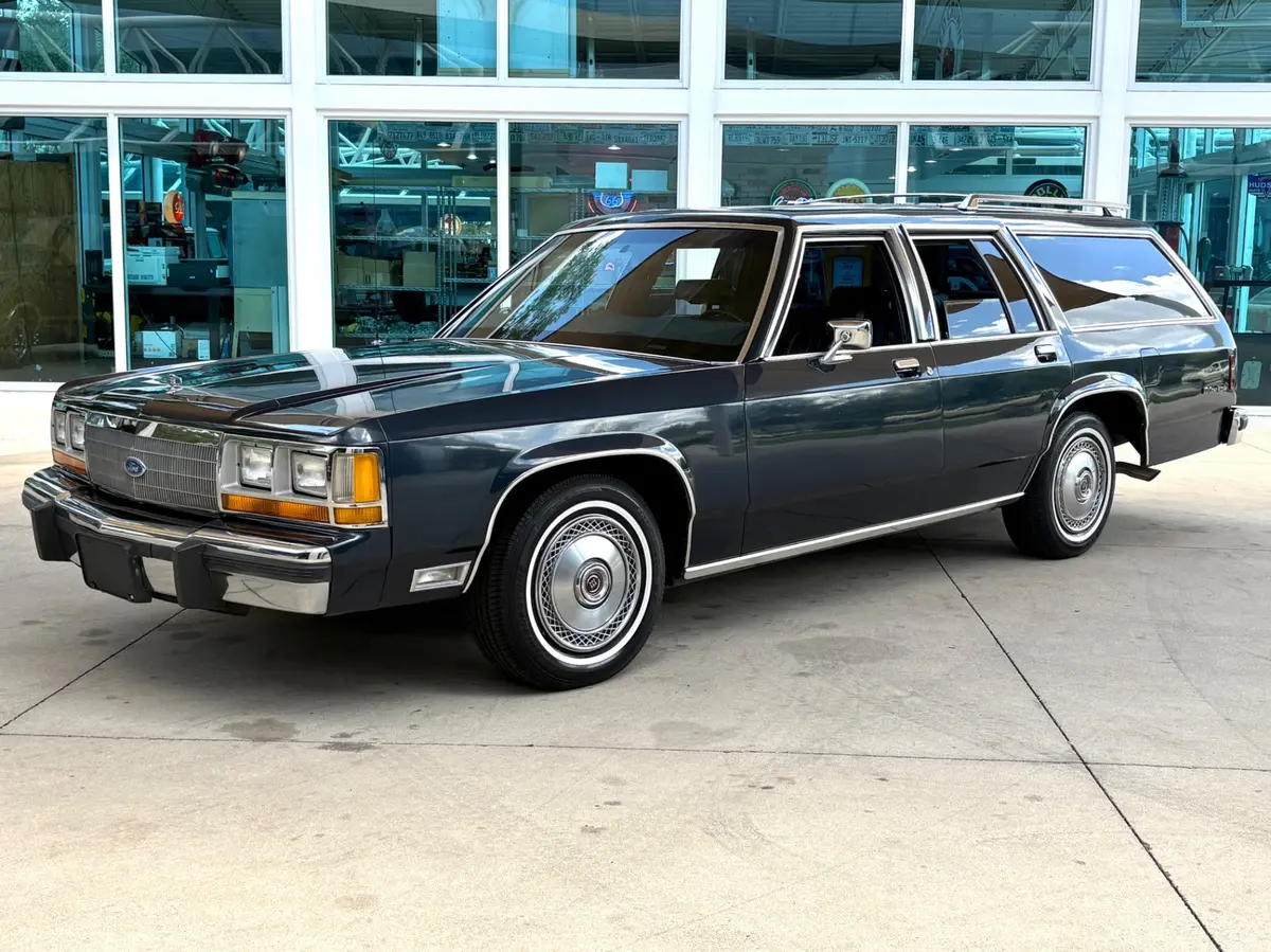 Vehicle photo 11