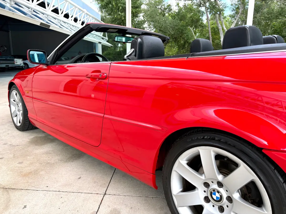 Vehicle photo 14