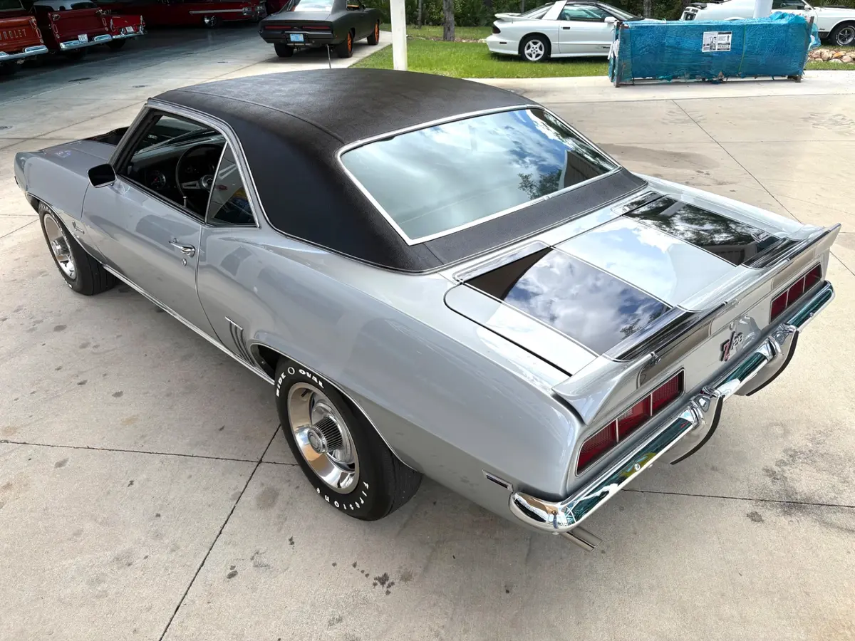 Vehicle photo 27