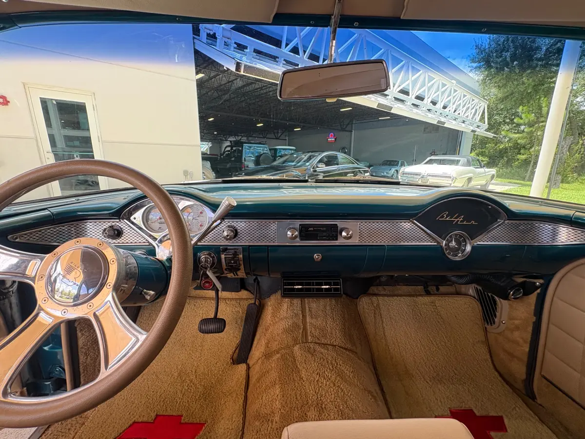 Vehicle photo 36