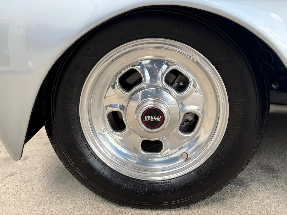 Vehicle photo 21