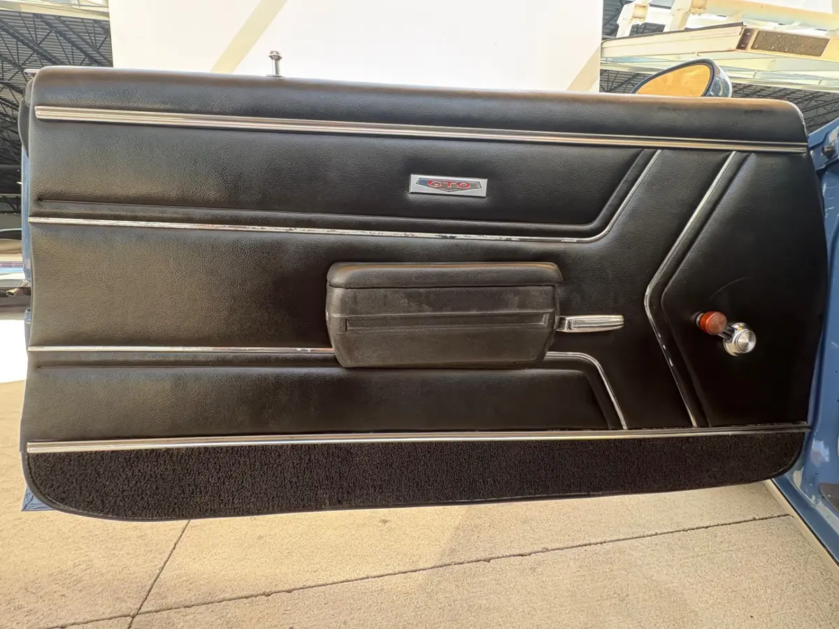 Vehicle photo 41