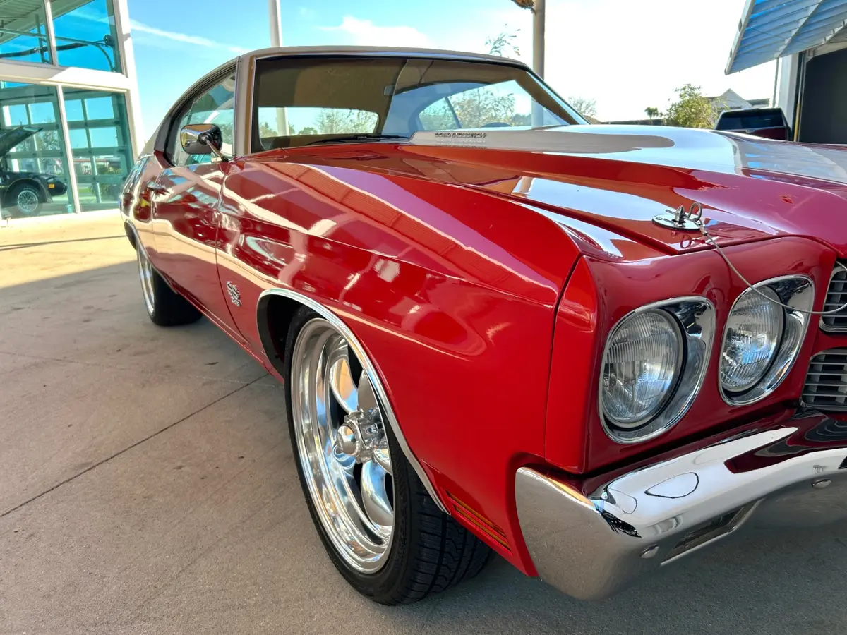Vehicle photo 17
