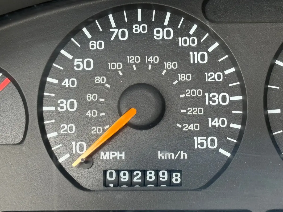 Vehicle photo 28