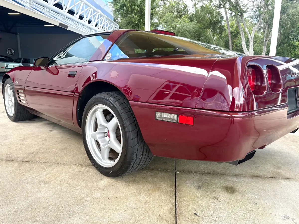 Vehicle photo 15