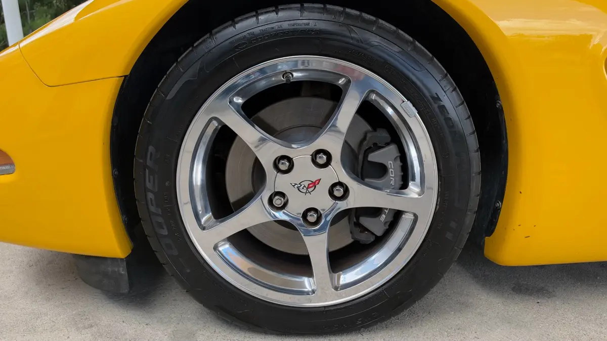 Vehicle photo 26