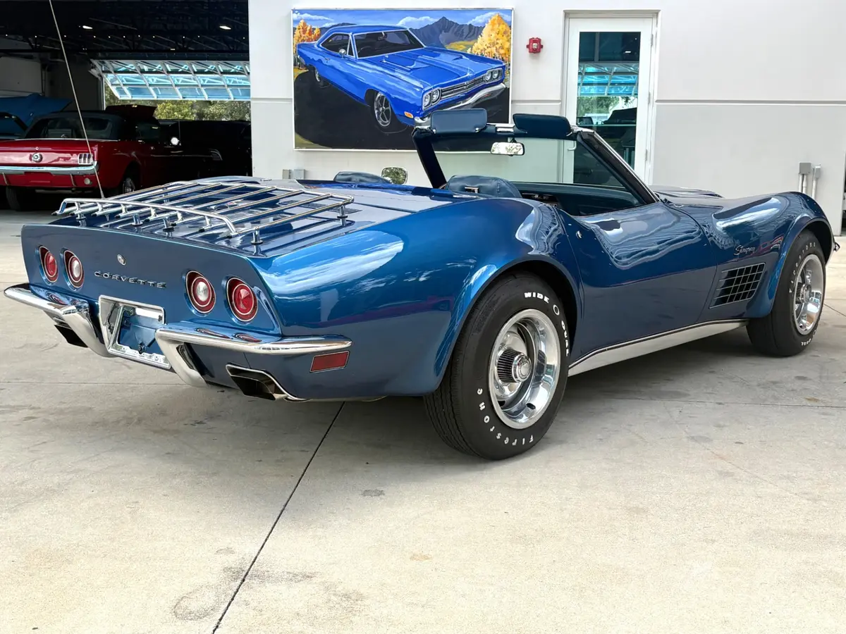 Vehicle photo 6