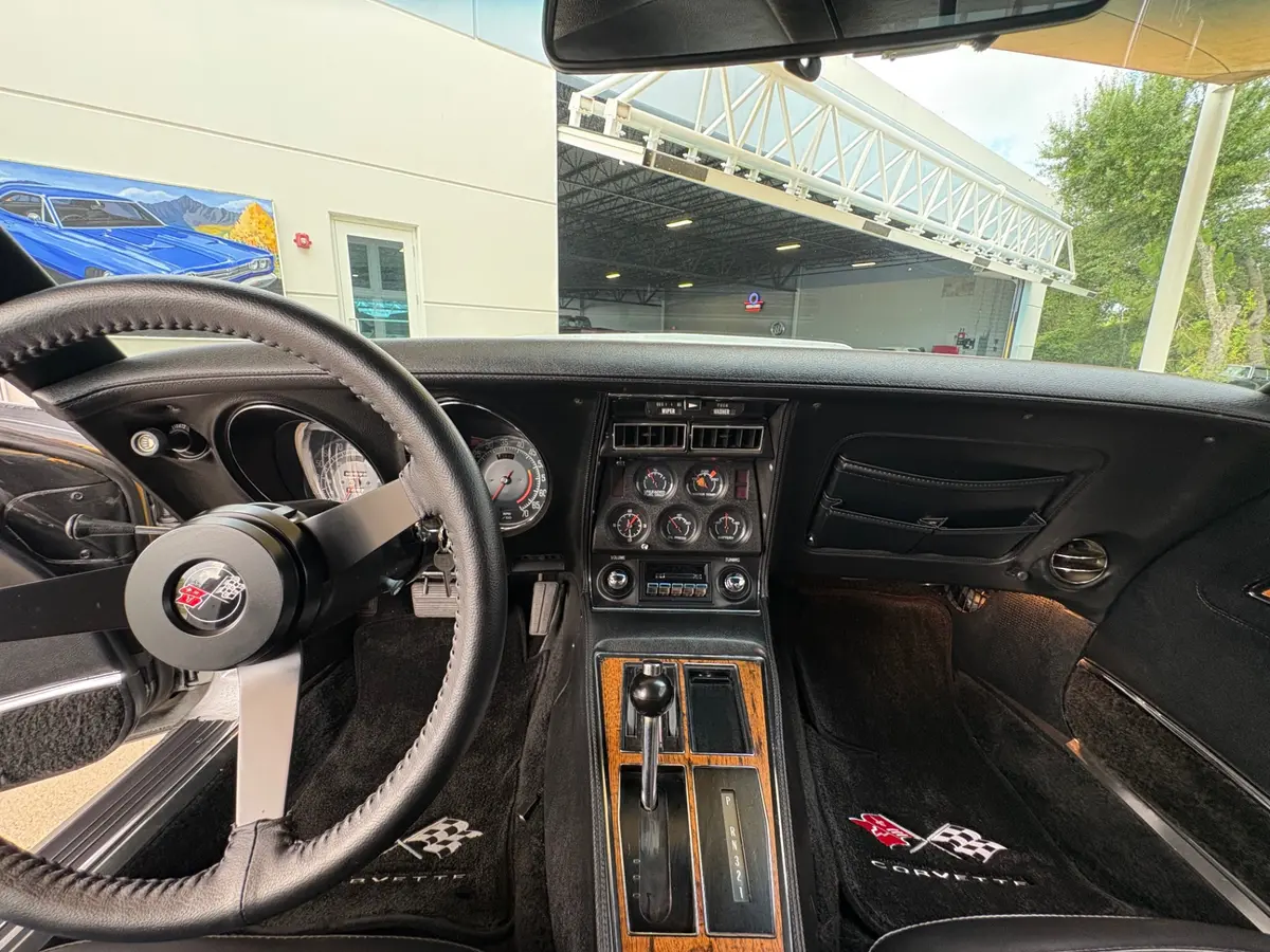 Vehicle photo 35