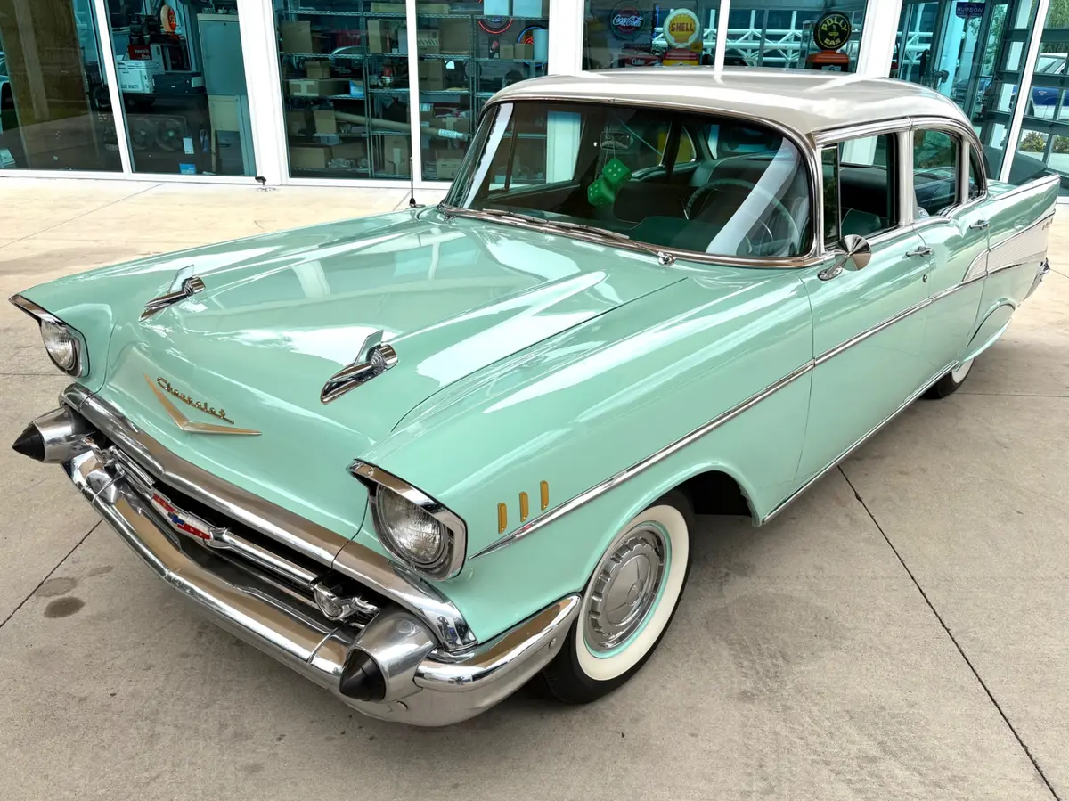 Vehicle photo 20