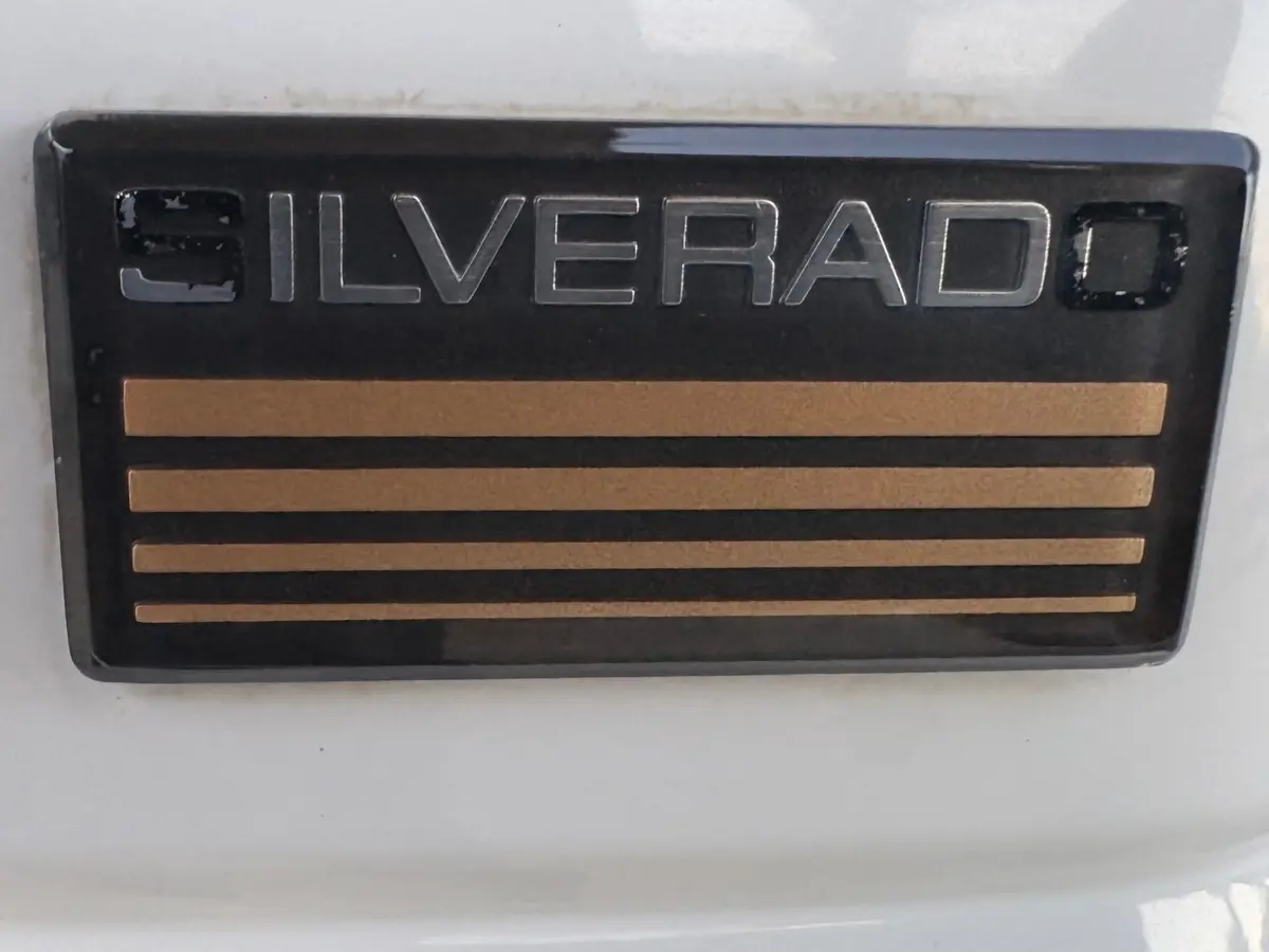 Vehicle photo 23