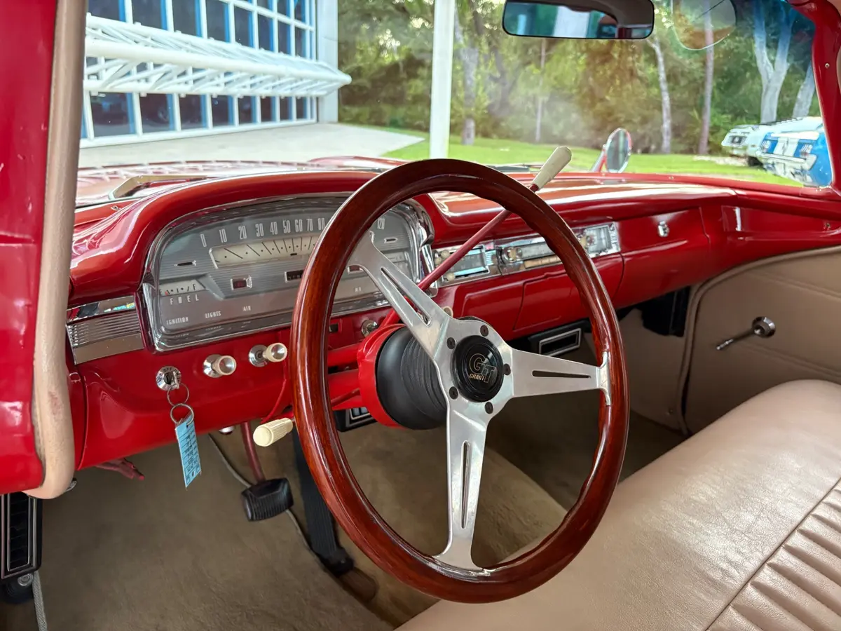 Vehicle photo 30