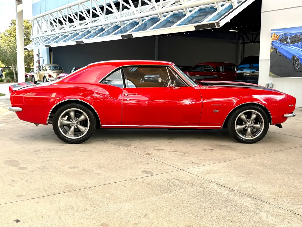 Vehicle photo 5
