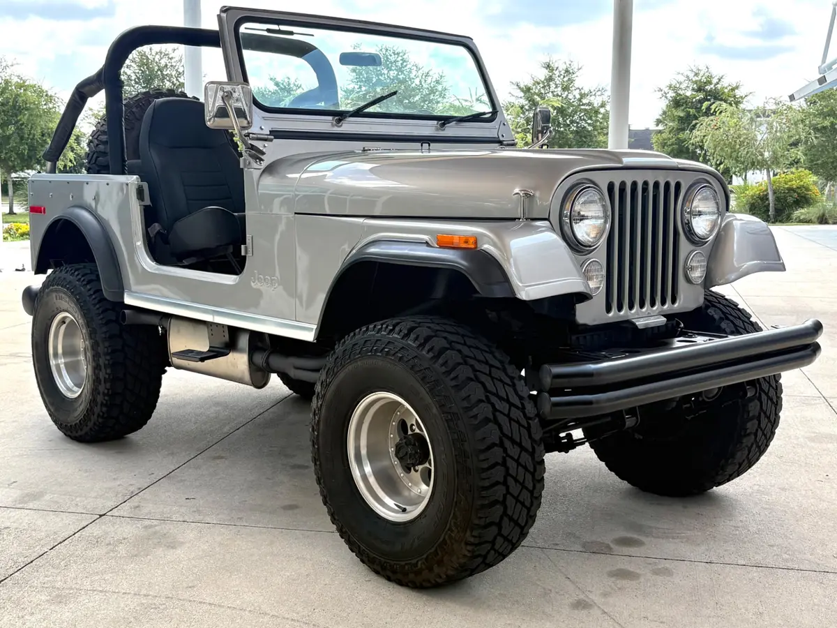 Vehicle photo 4