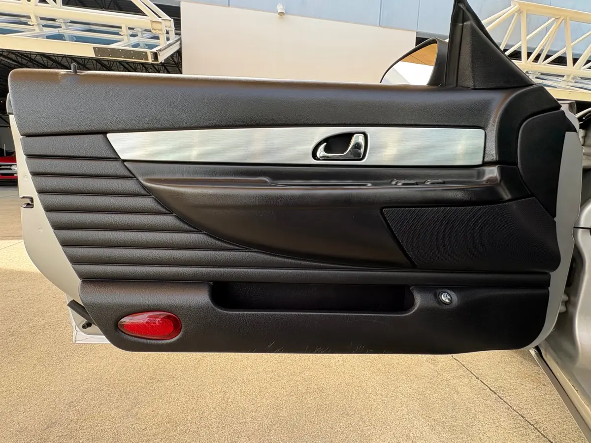 Vehicle photo 37