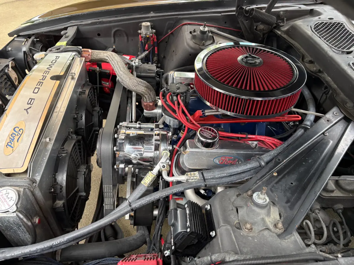Vehicle photo 28