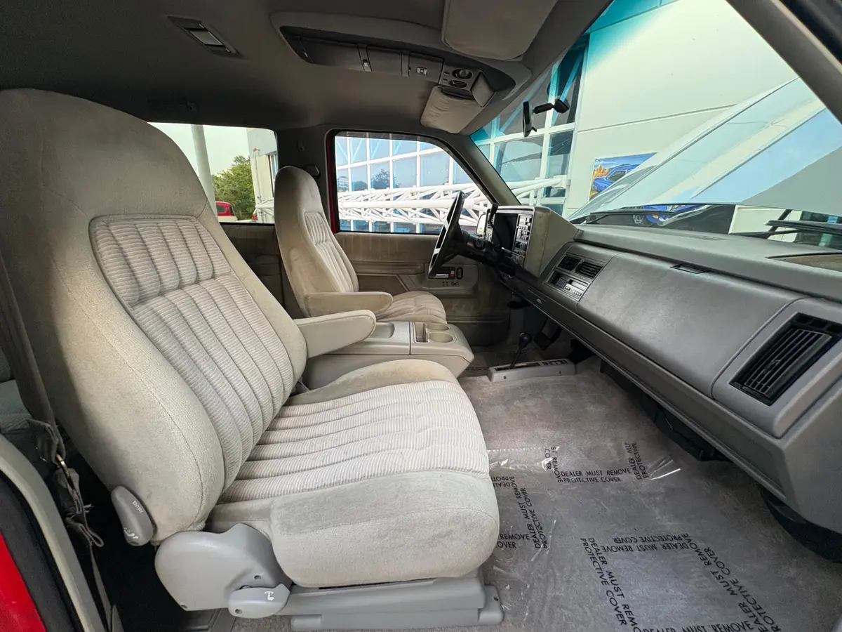 Vehicle photo 37
