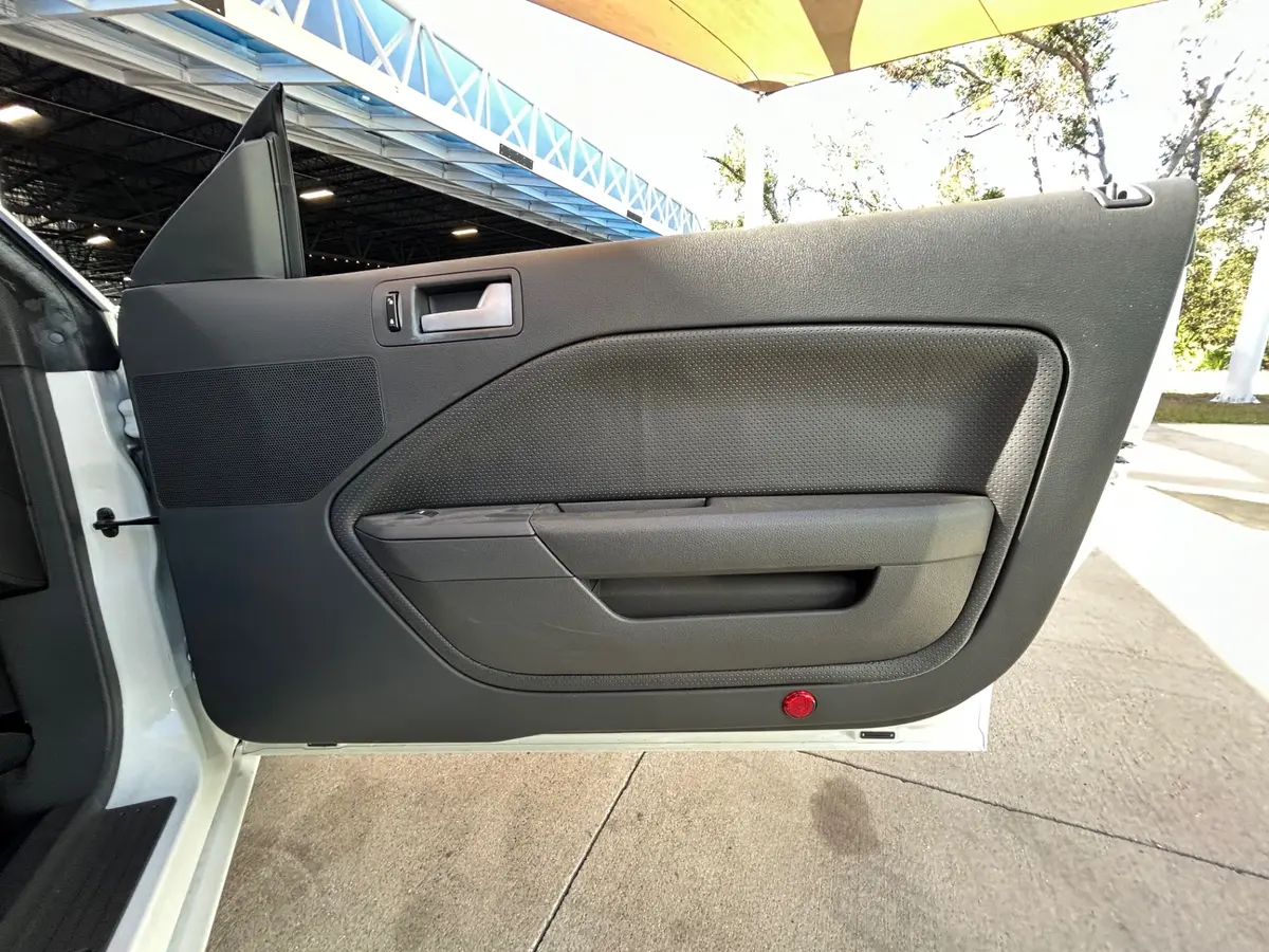 Vehicle photo 27