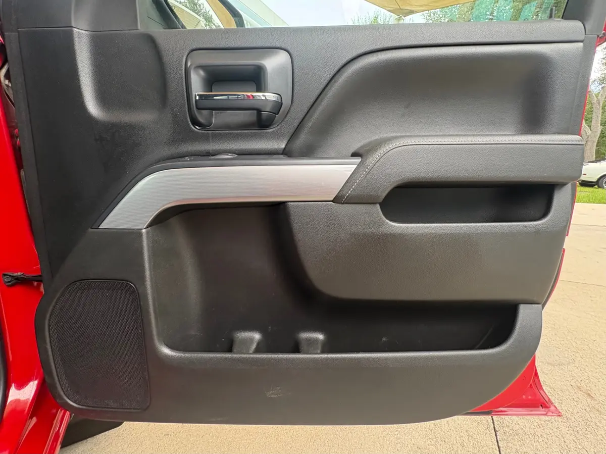Vehicle photo 43