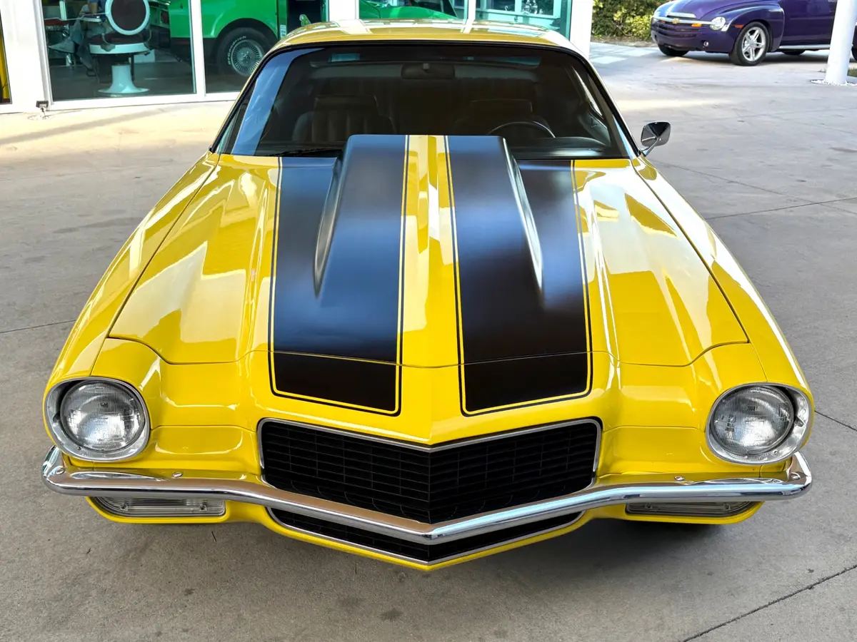 Vehicle photo 3