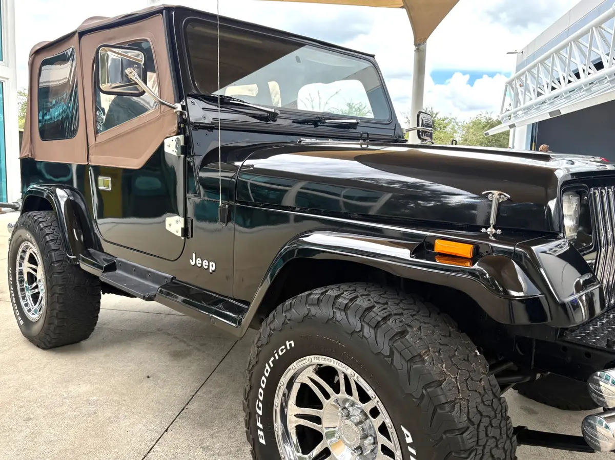 Vehicle photo 19