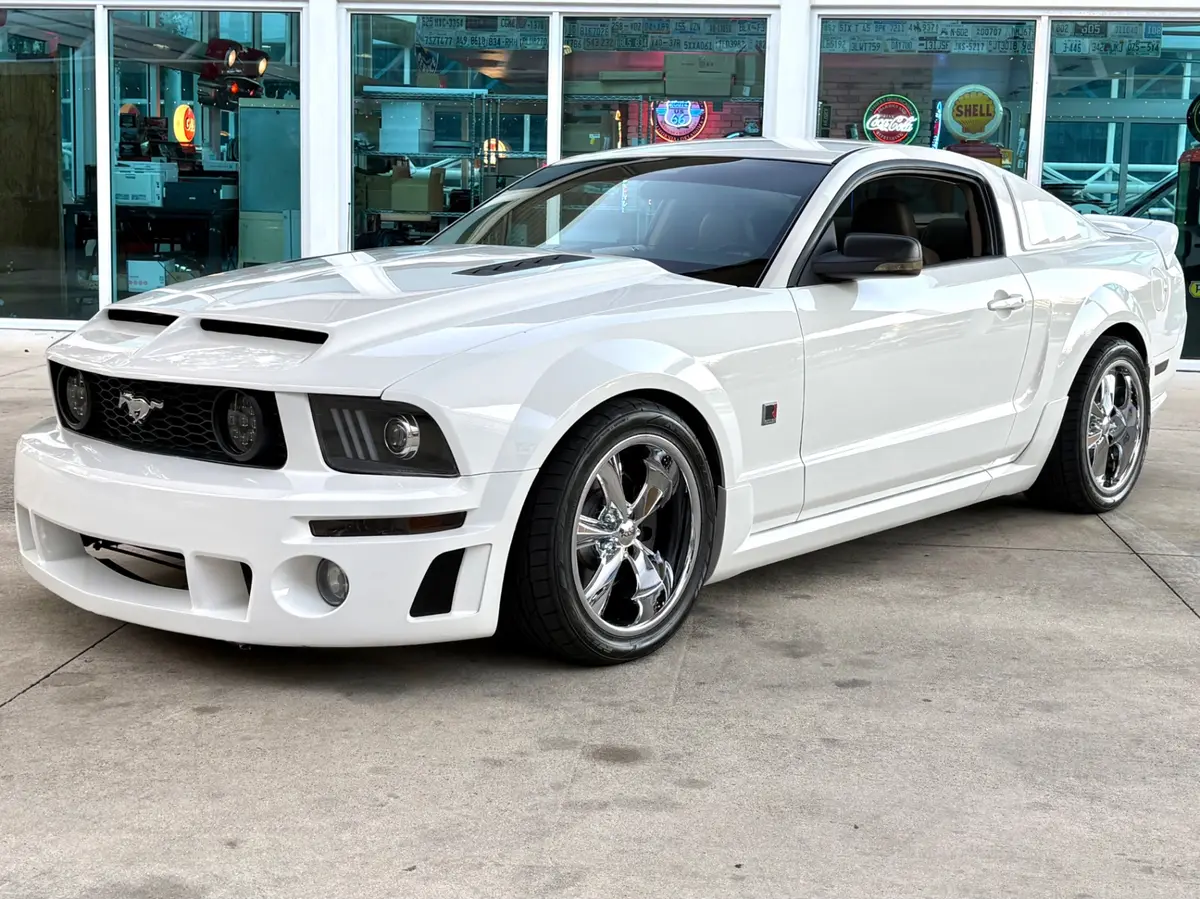 Vehicle photo 11