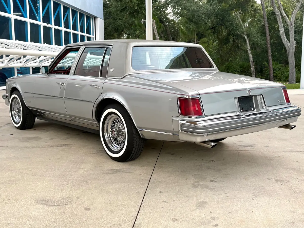 Vehicle photo 12