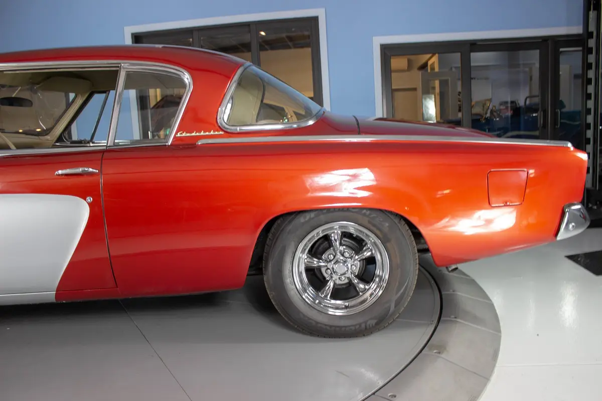 Vehicle photo 12