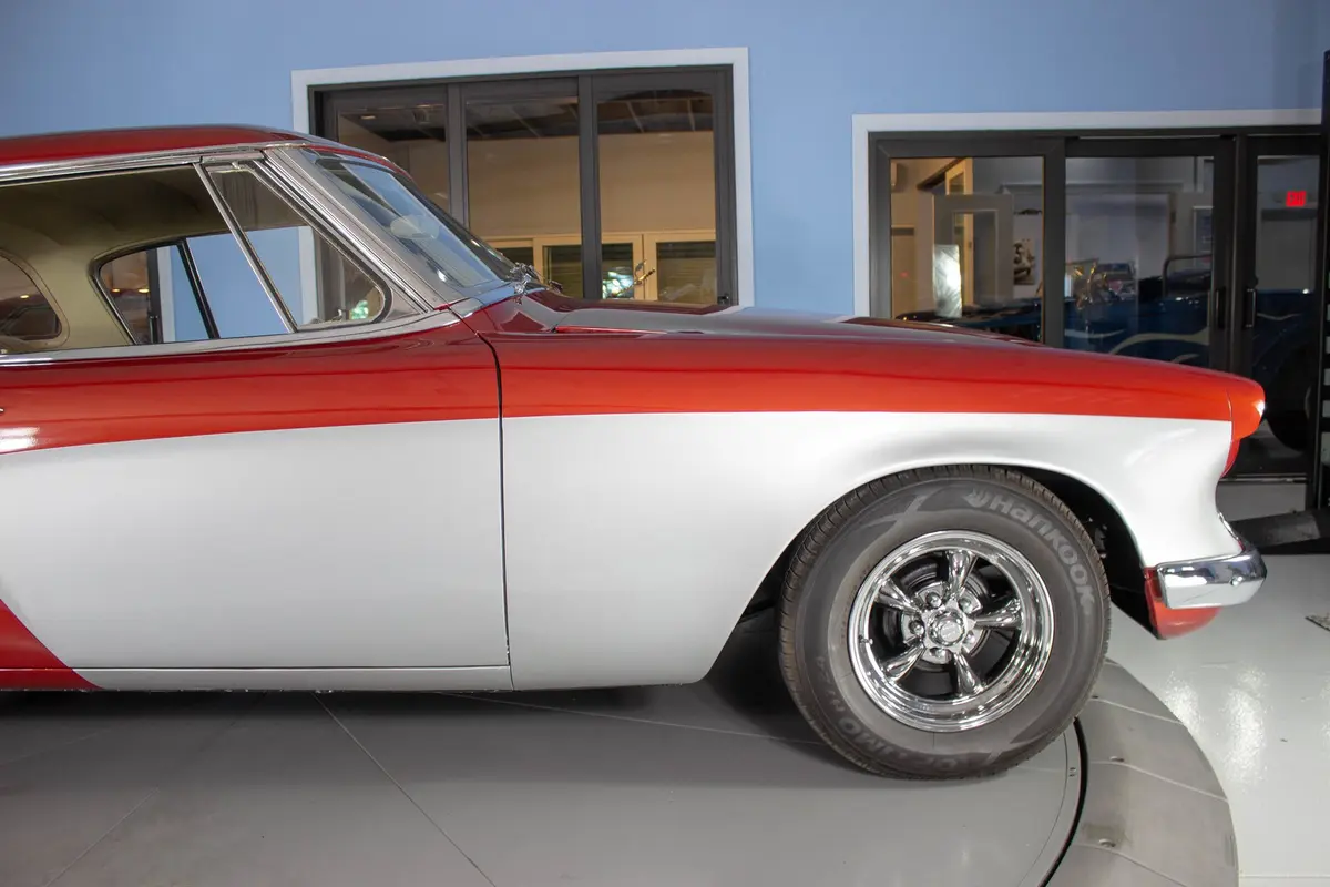 Vehicle photo 15
