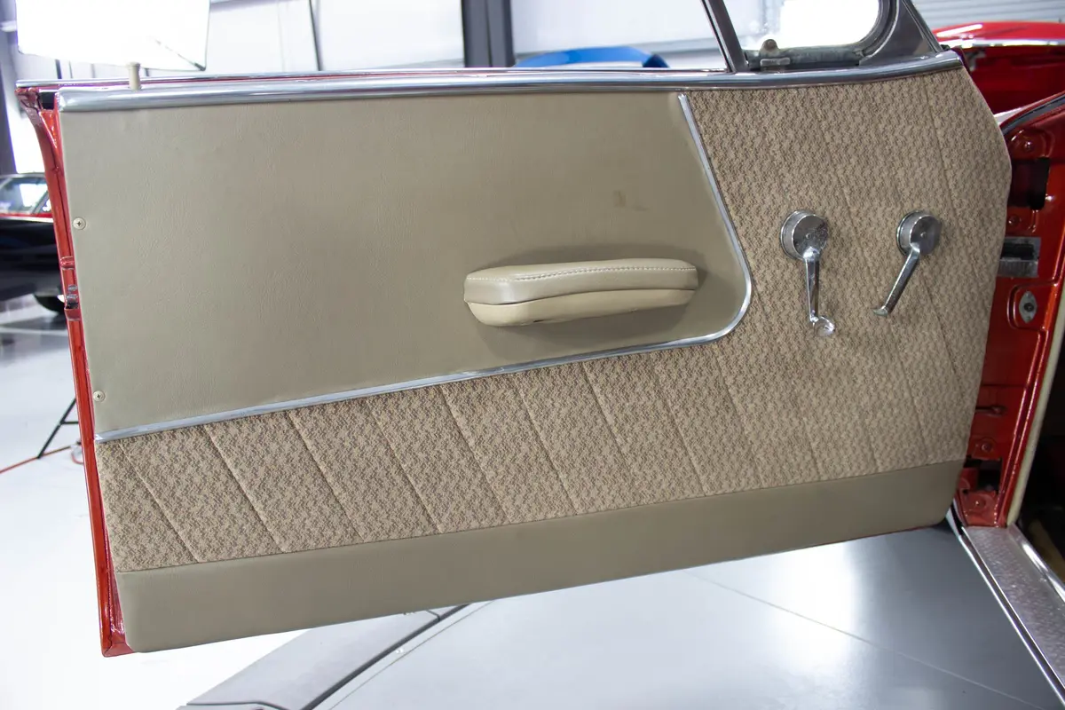 Vehicle photo 23