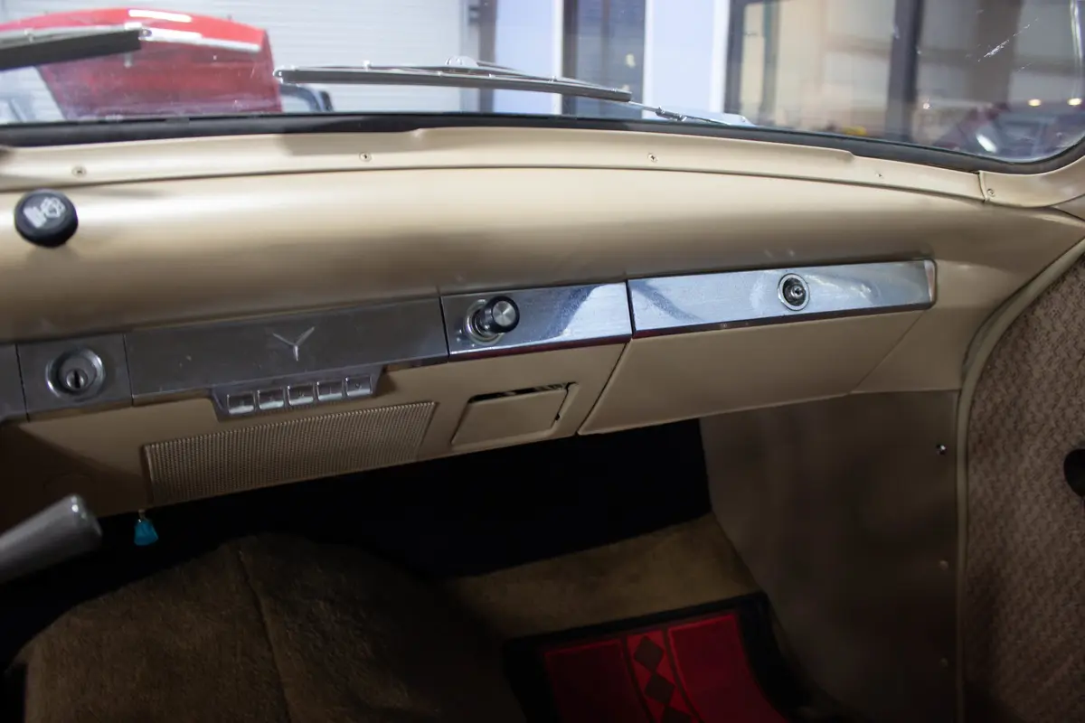Vehicle photo 28