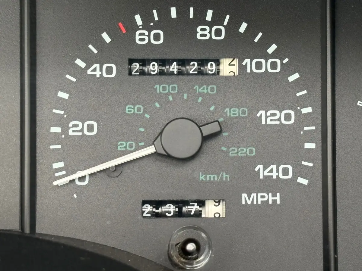 Vehicle photo 31