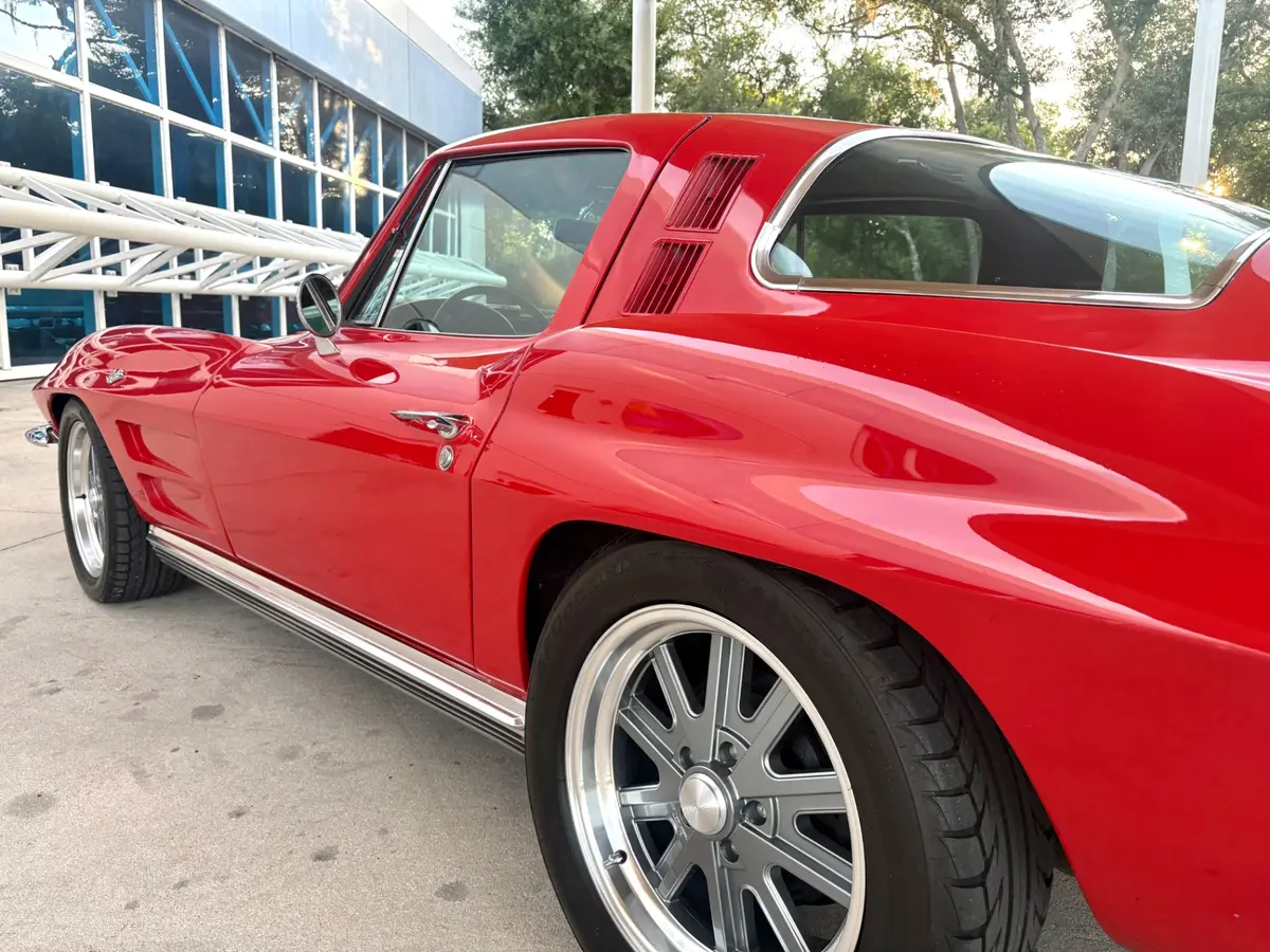 Vehicle photo 14