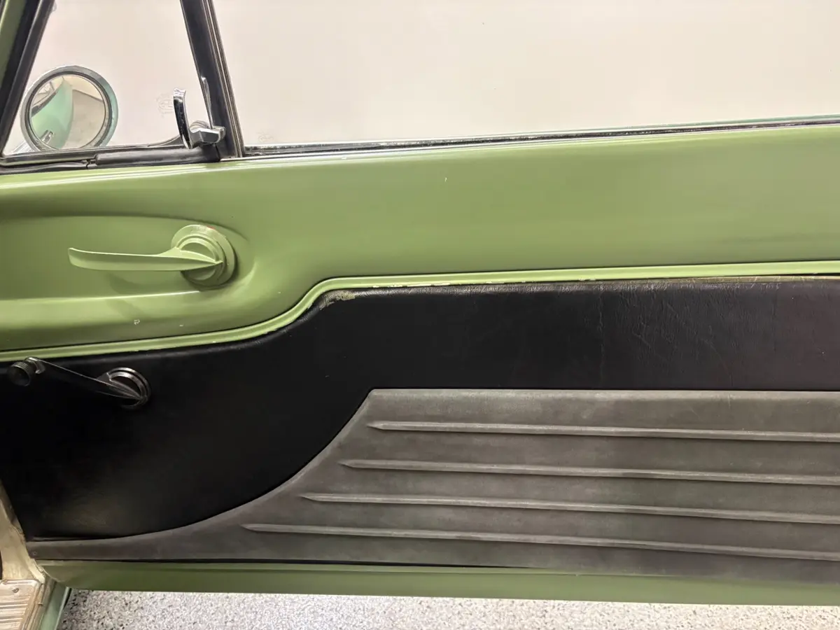 Vehicle photo 22