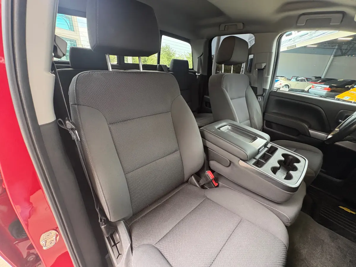 Vehicle photo 46