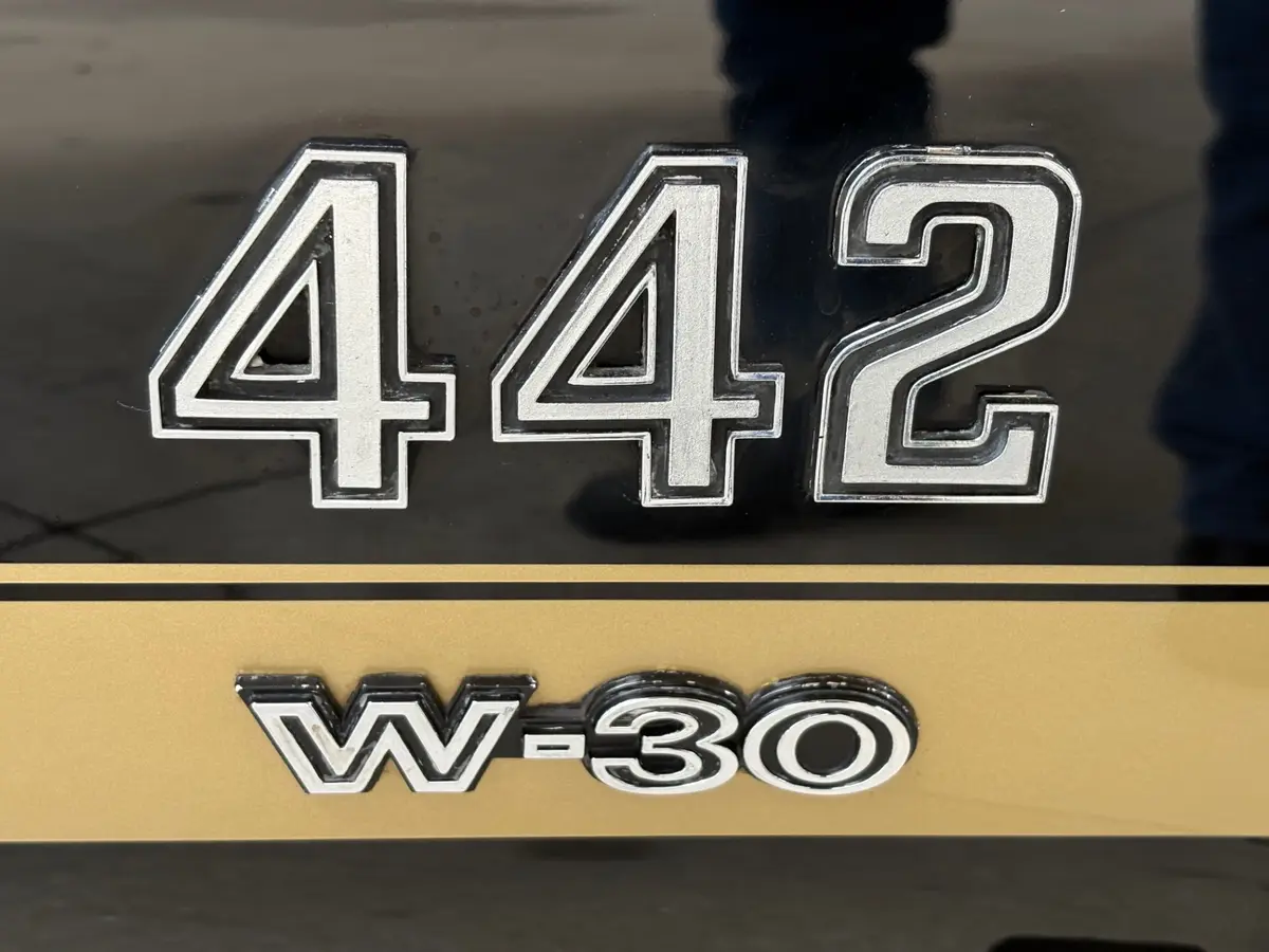 Vehicle photo 25