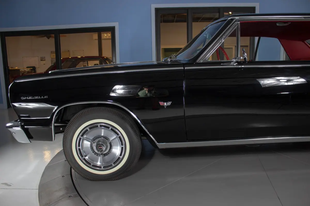 Vehicle photo 11
