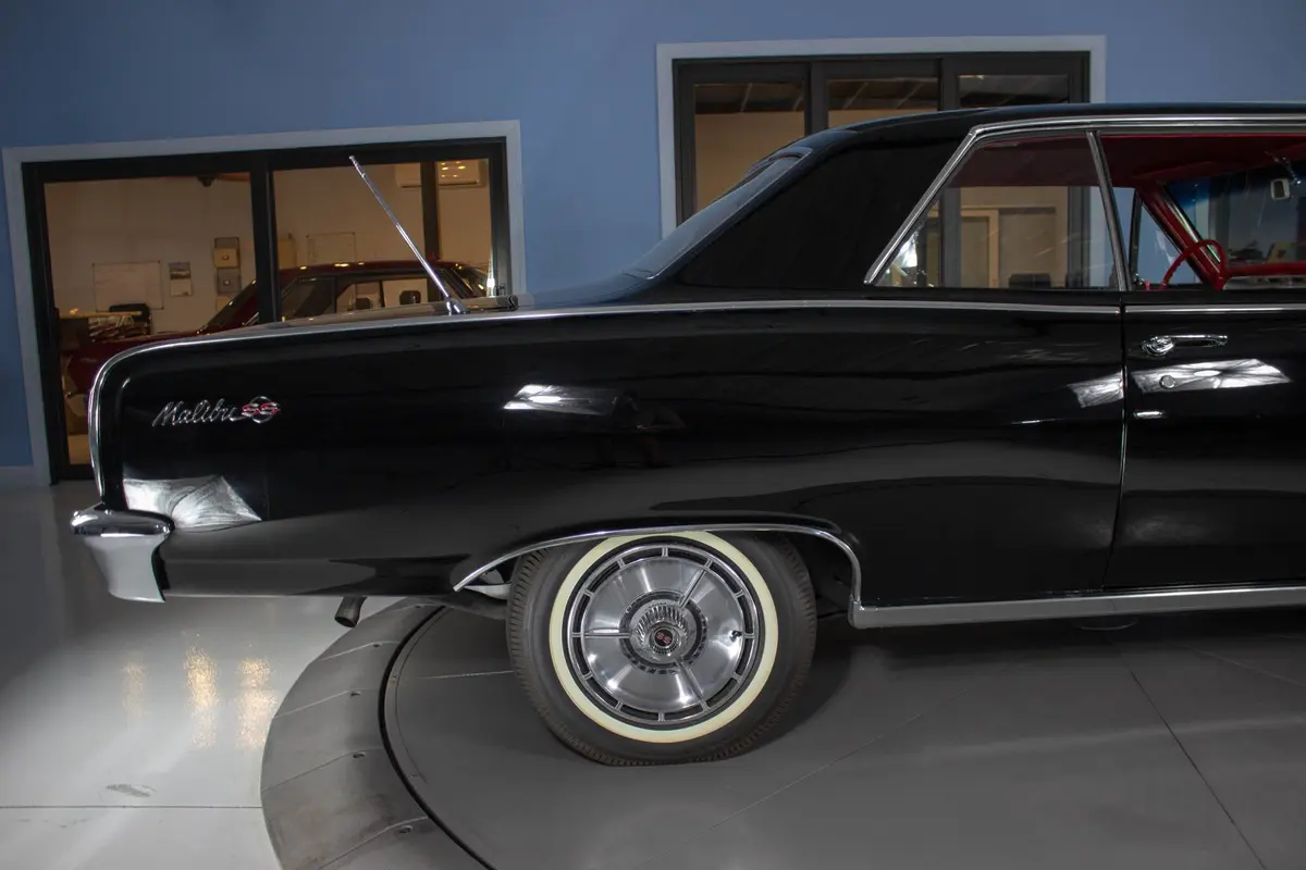 Vehicle photo 14
