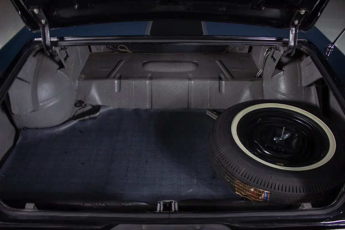 Vehicle photo 21