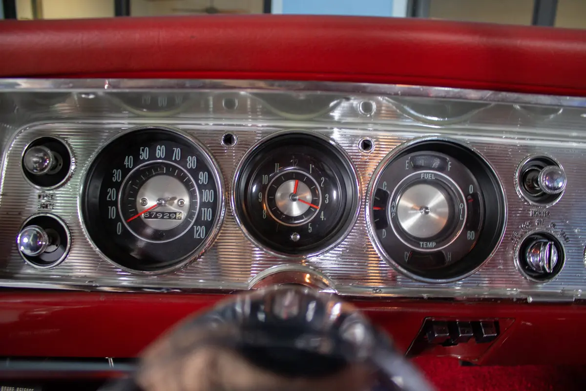 Vehicle photo 25