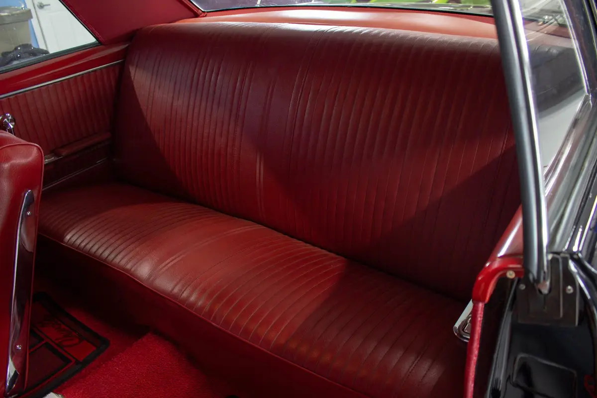 Vehicle photo 26