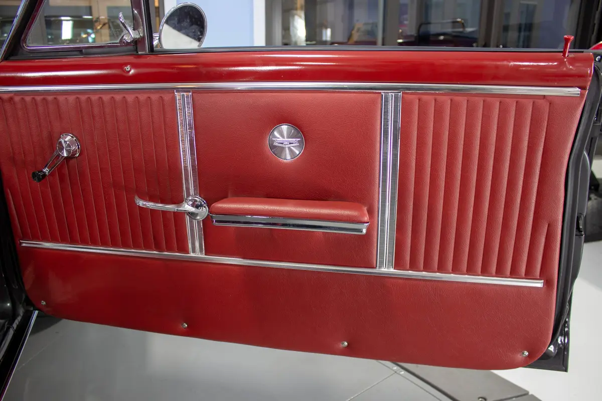 Vehicle photo 27