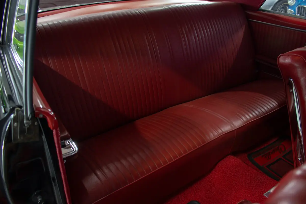 Vehicle photo 30