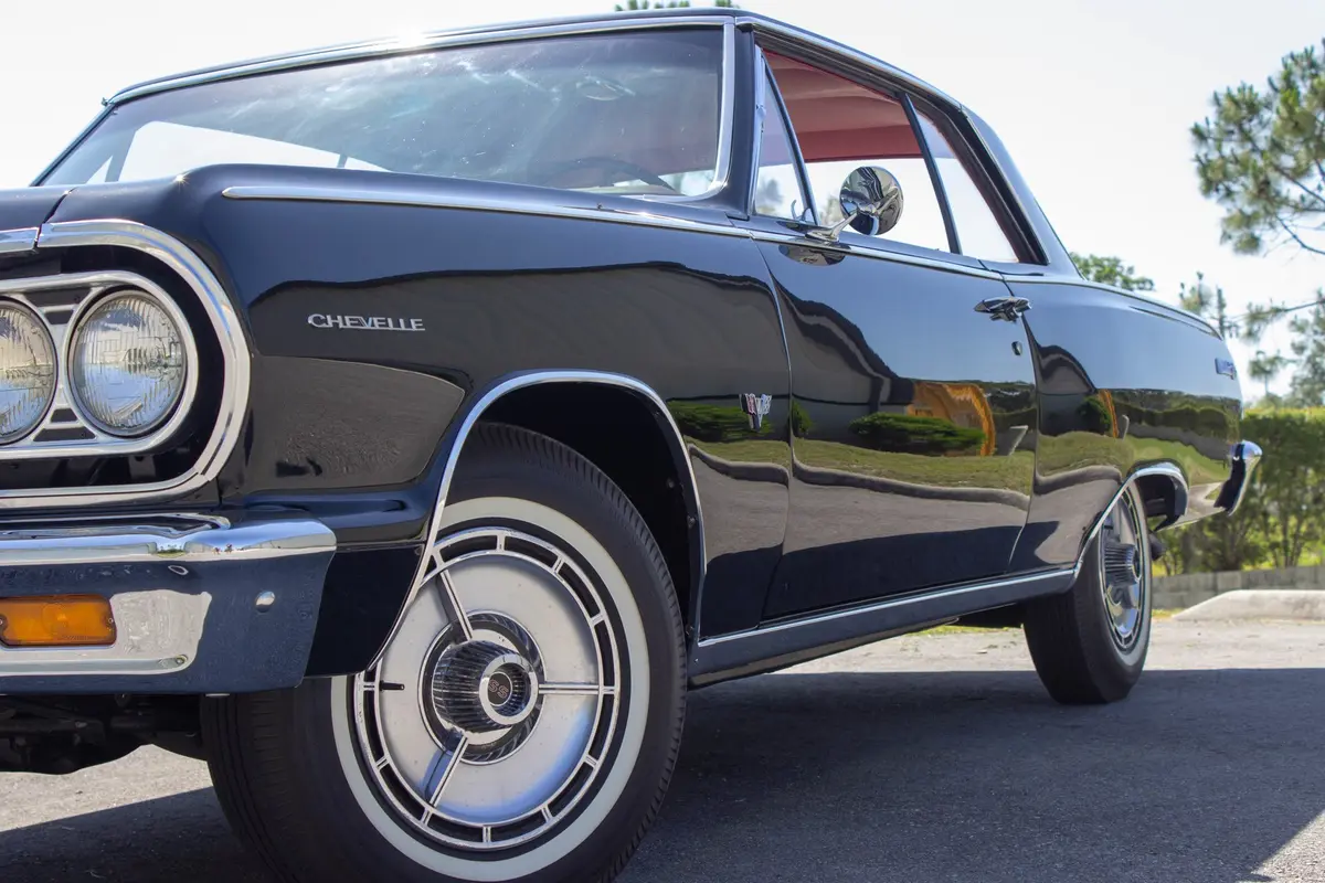 Vehicle photo 37