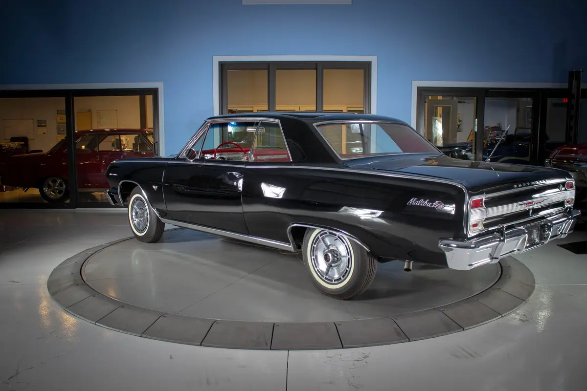 Vehicle photo 4