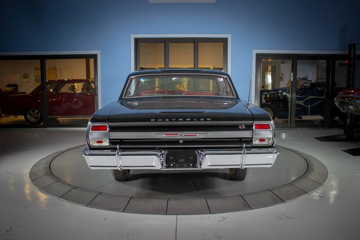 Vehicle photo 5