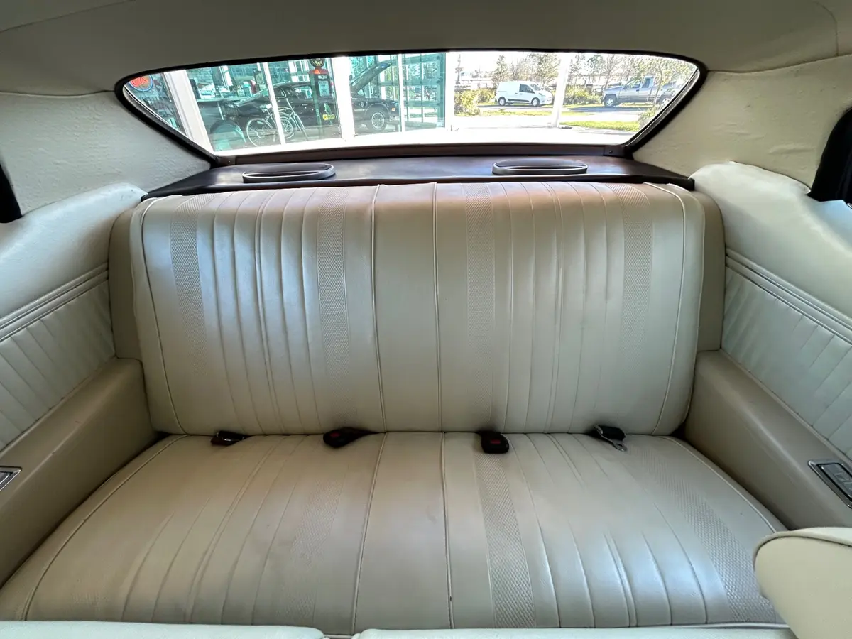 Vehicle photo 33
