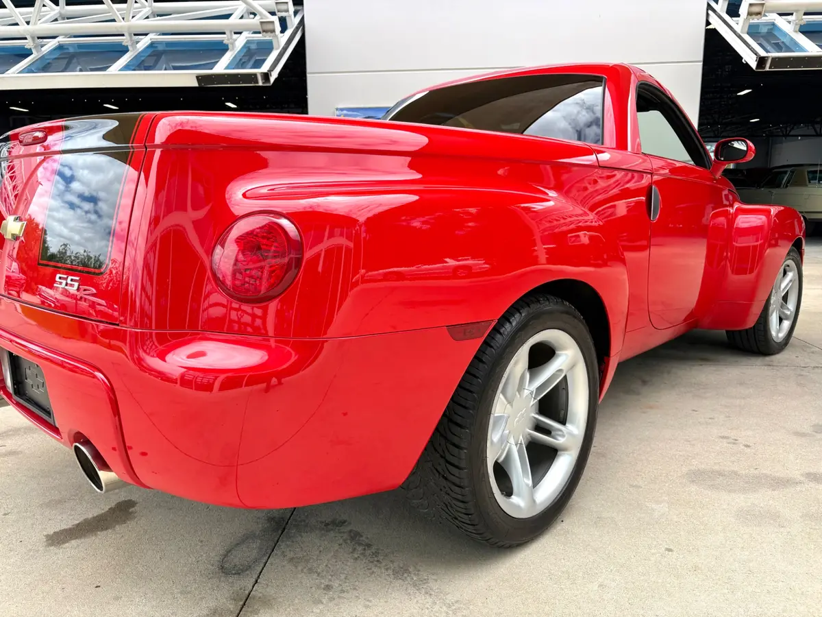 Vehicle photo 17