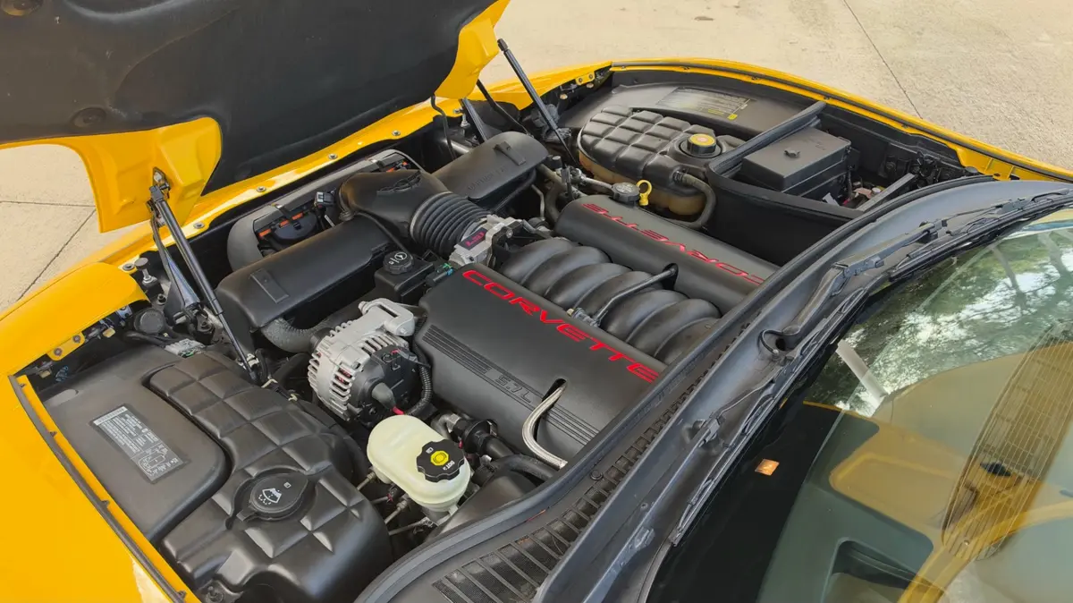 Vehicle photo 33