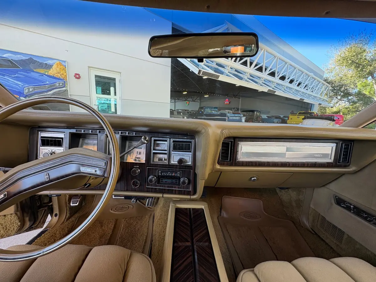 Vehicle photo 38